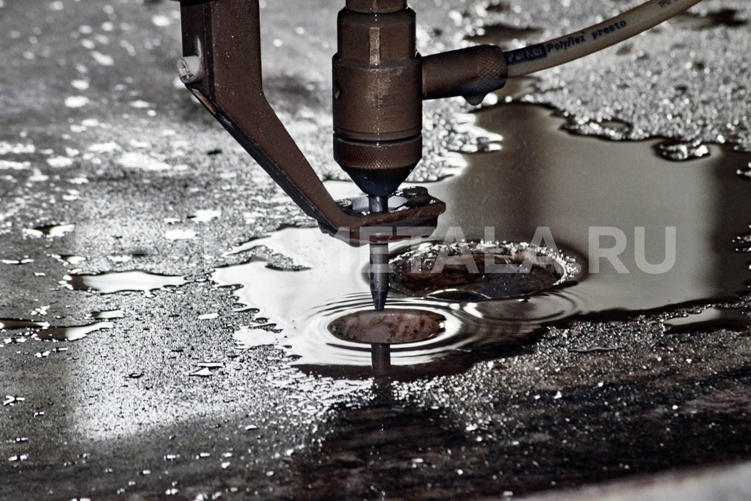 Волоконный лазерный станок для резки металла в Казани