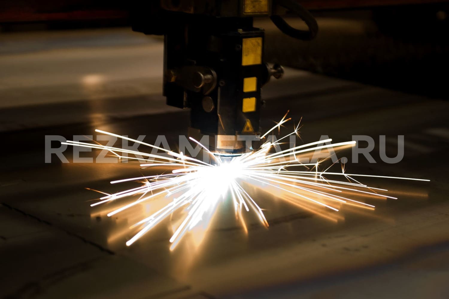 Steel cut. Лазерная микросварка. Лазерный раскрой металла. Лазерная резка и сварка. Лазеры для сварки и резки металлов.