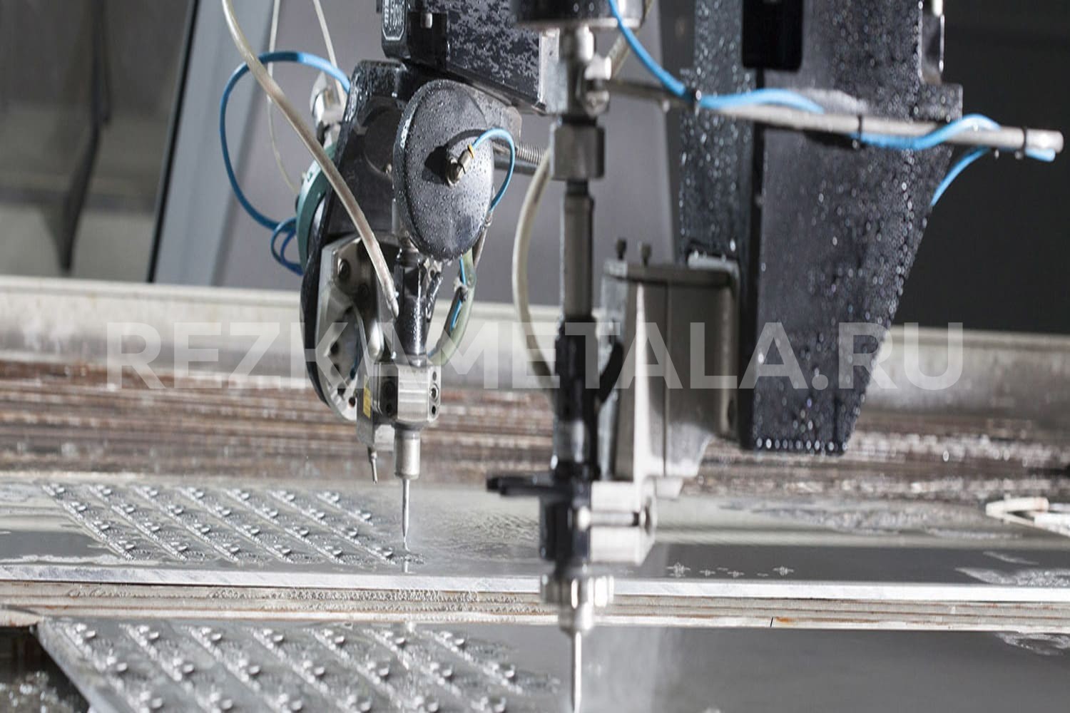 Нарезать резьбу в нержавейке цена в Казани | Резка Металла