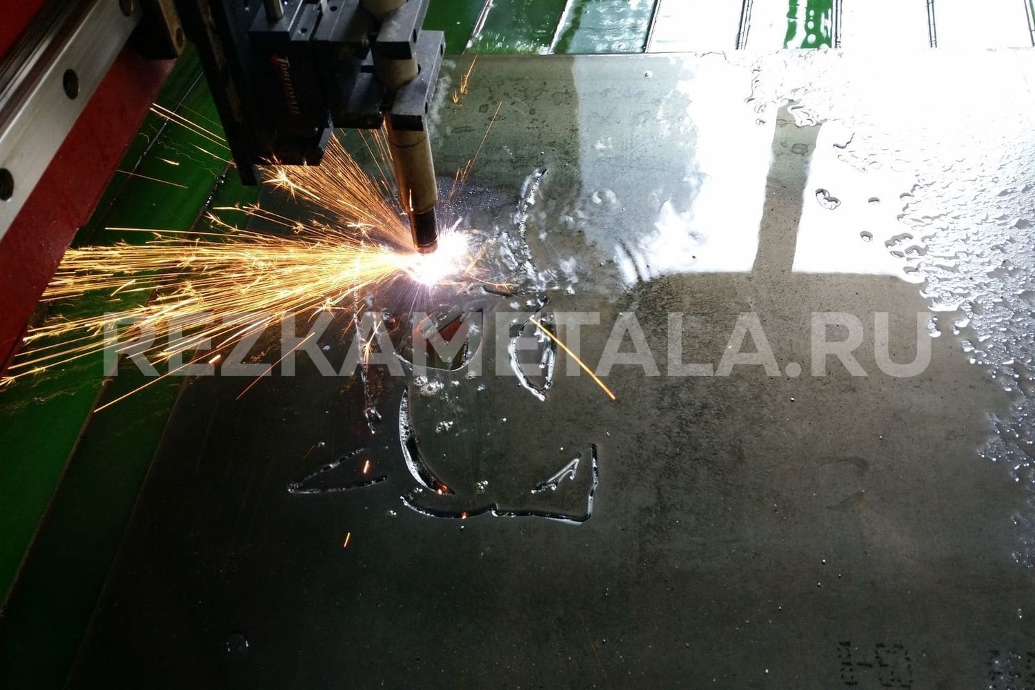 Рубка листового металла гильотиной в Казани | Резка Металла