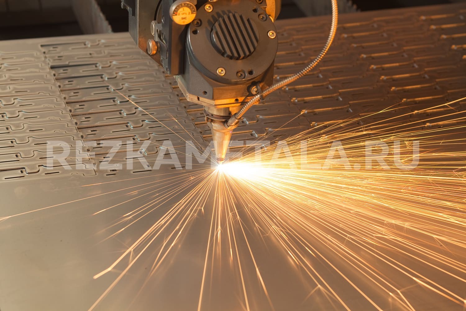 Станок лазерной резки металла 1250 1250 в Казани