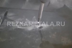 Рубка стального листа 10 мм на гильотине в Казани
