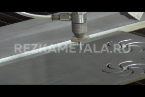 Рубка стального листа 10 мм на гильотине в Казани